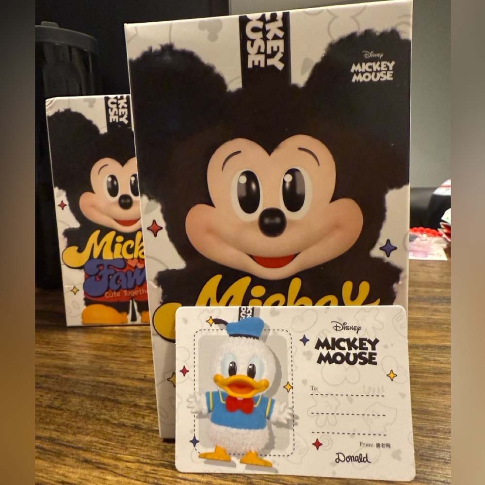 POP Mart Mickey Family Cute Together Keychain - Confirmed Donald Duck